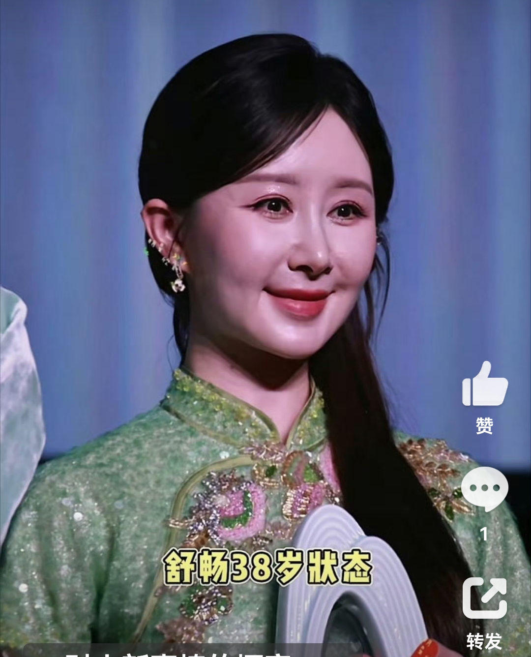 这是舒畅？
变化也太大了
根本认不出来了
舒畅年纪轻轻就走红了
年少的时候，
特别灵动娇俏
现在脸部有点馒化了
好像到现在都没结婚
身材状态还挺好
一点都没走形
唯独脸部和从前不一样了