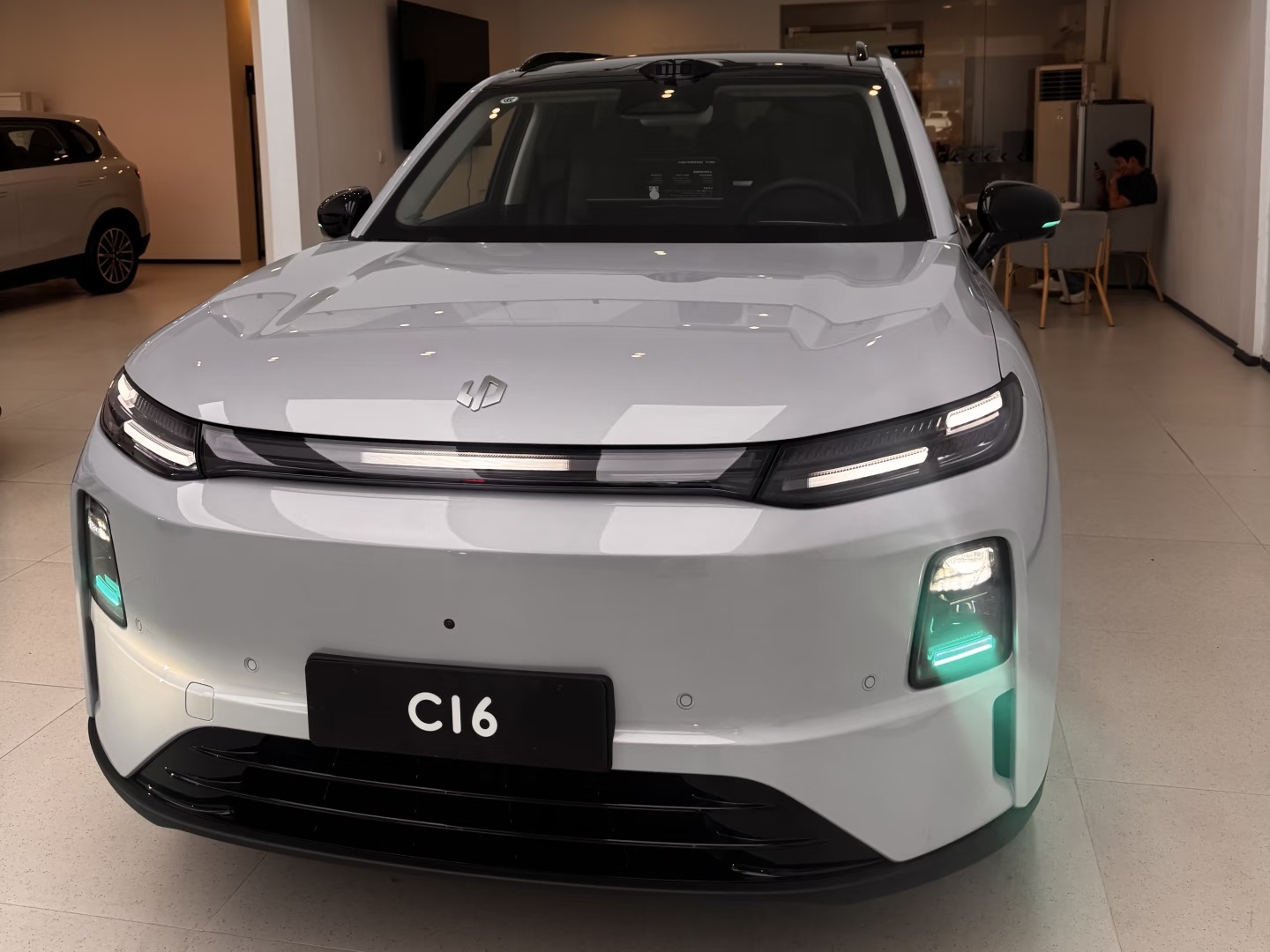 10万级大六座别乱买！同样预算，为什么有人买完就后悔？

后台总有粉丝问：预算十万出头想买台六座 SUV，到底该咋选？今天不吹不黑，把账摊开算。先说个前提。在星海V6乾崑版出现之前，十万级纯电大六座市场一直有个&