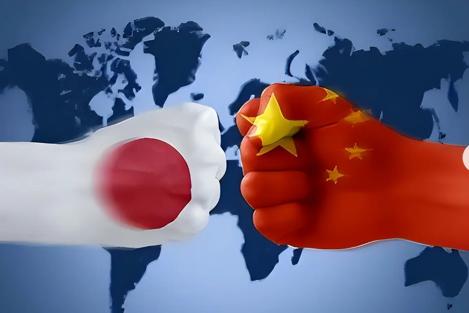 中日对峙已紧张到临界点！开战绝非空话。但有件事大陆必须认清：真打起来，想短时间内结束战争几乎不可能。这话听着泄气却是实话，指望一打就速战速决，这种想法根本不现实。
 
很多人对现代战争的想象，还停留在导弹齐射、瞬间瘫痪的画面里。感觉只要火箭军一轮齐射，打掉对方的机场、港口、雷达站，战争就能在几天内尘