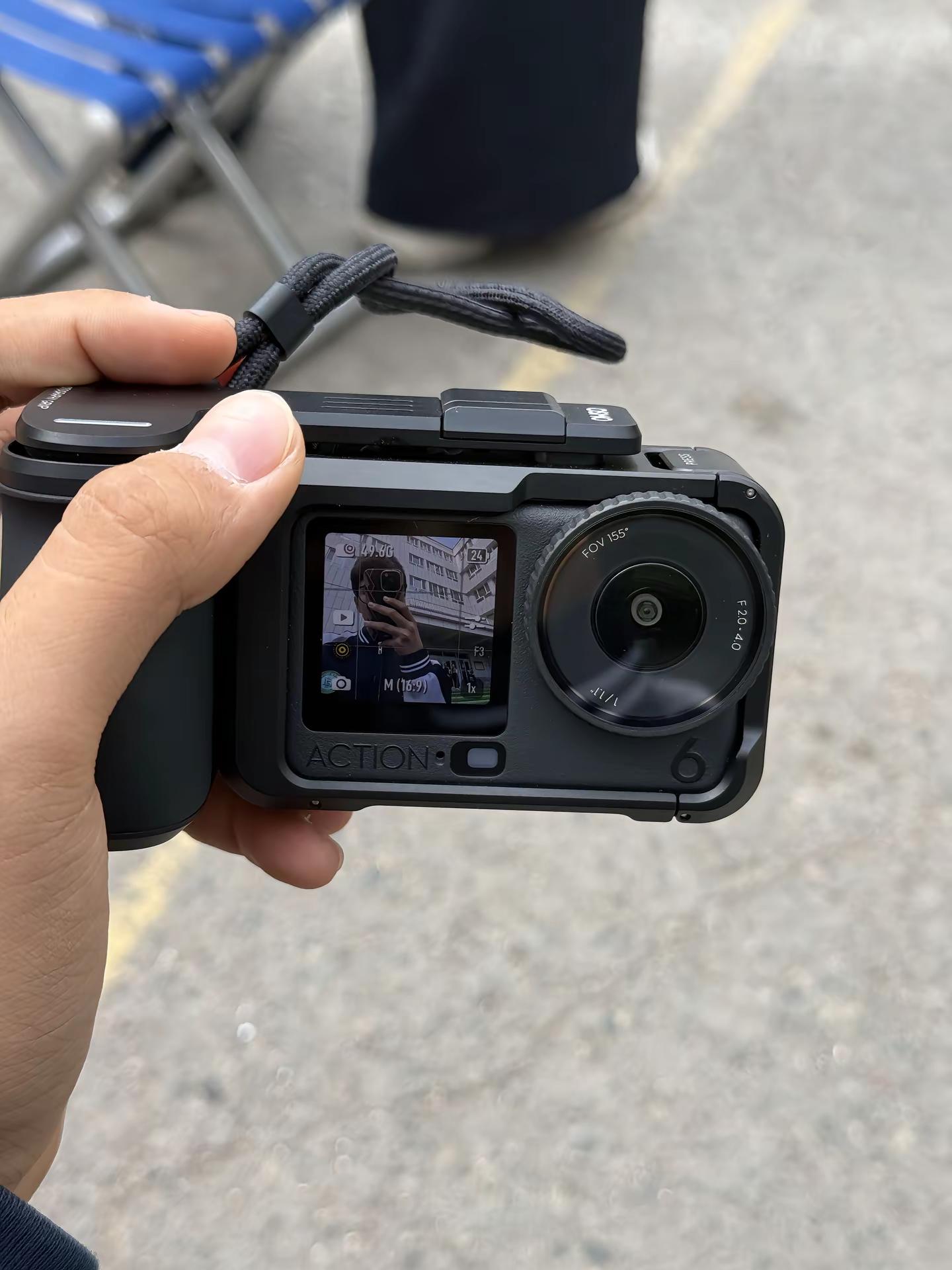 再过几个月你也不是最新款了。action6 dji 运动相机