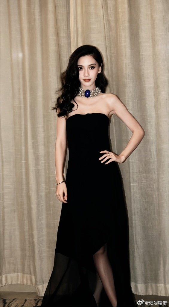 早期还是太权威了Angelababy

#angelababy# ║#杨颖# 

精致的脸庞就应该搭配大大的珠宝💎



║早期产出 ​