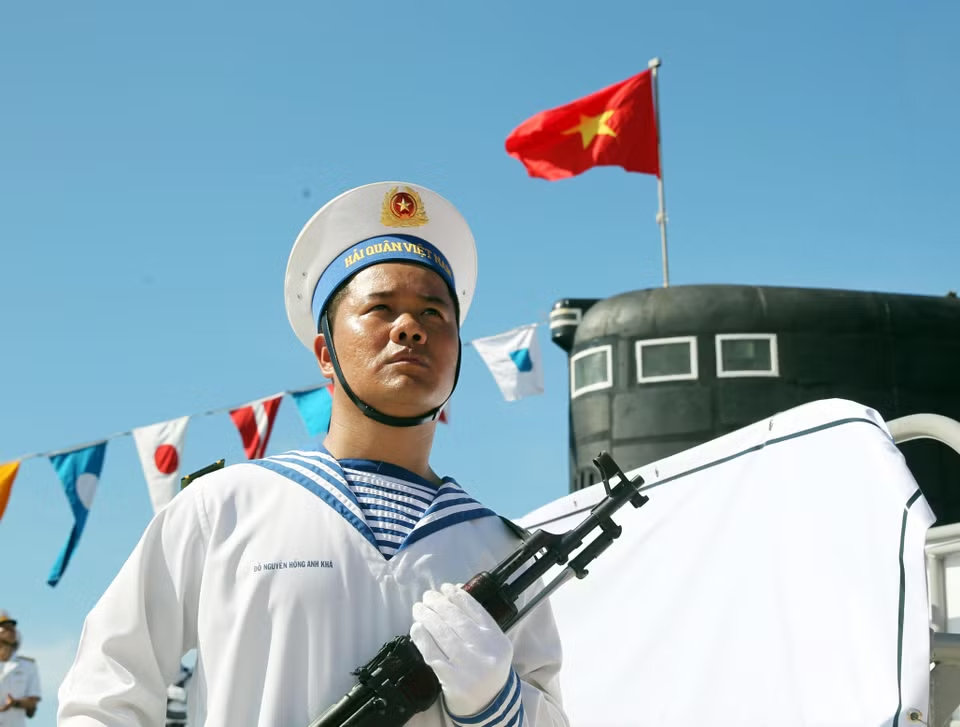 越南海军潜艇部队宣传照

#每天认识一件兵器# ​