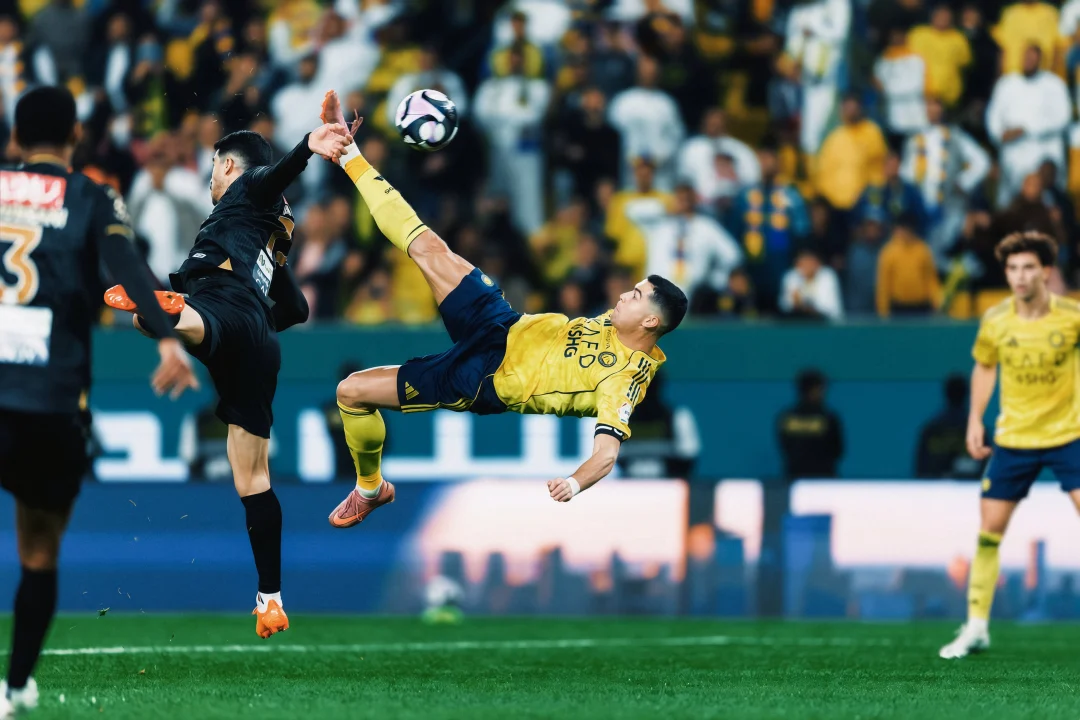 C罗凌晨倒钩破门图集！！！