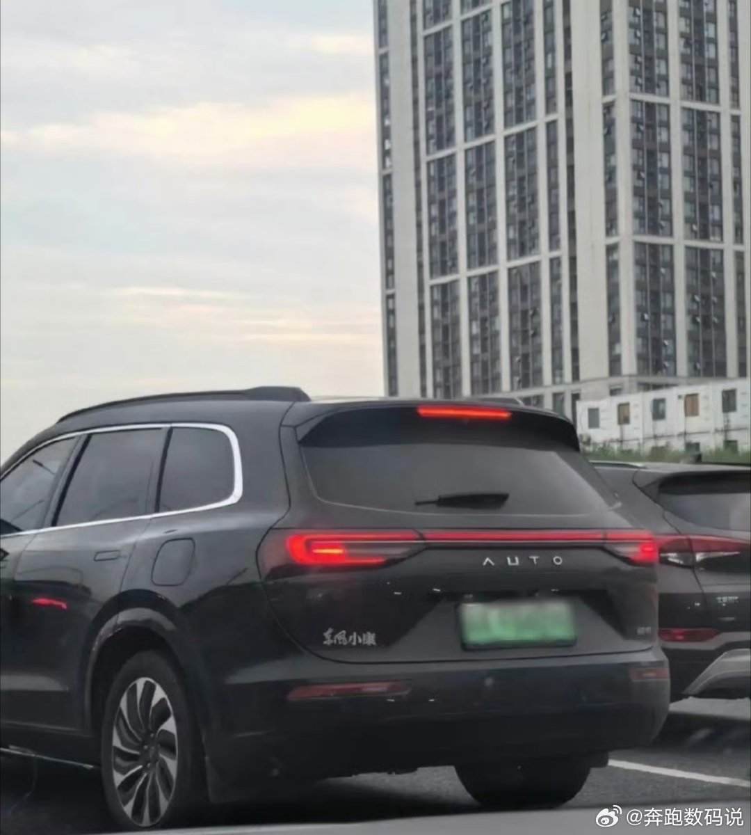 #问界M7车主称从华为亲儿子变东风小康#问界华为分开最大的受害者是车主，确实很难！
是华为在选择赛力斯的时候也救了赛力斯，但是华为也拿到了他应该拿的而且还不少！！赛力斯也确实是五界里最听话的，赚钱的时候大家一起赚你多拿没问题，现在亏钱了，华为肯定是供应商没亏，但是赛力斯是实打实的亏了 ​