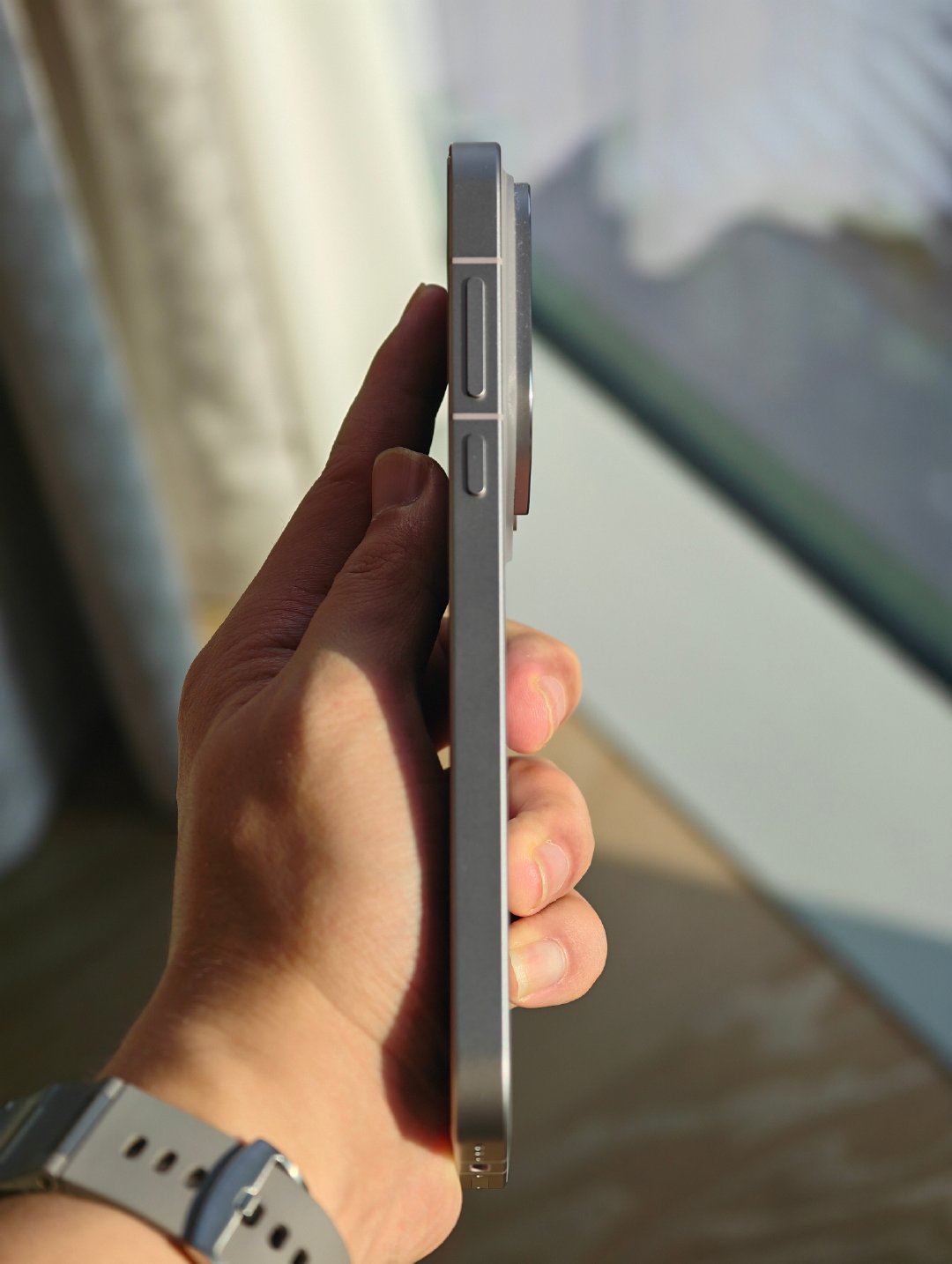 好消息：拿到OPPO Find X10 Pro Max了
坏消息：严格意义是摸到，因为不是我的[无聊]
影像是真的强，手感也是真的好，想要的心更是到达了顶峰[泪奔]  ​