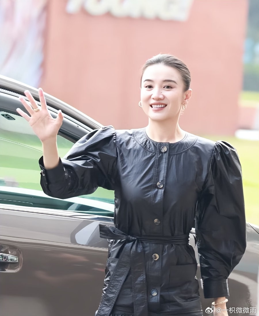 金鹰奖这晚：杨紫土了，蒋欣好瘦，宋佳气质最绝，穿裙子的迟蓬好洋气 ​