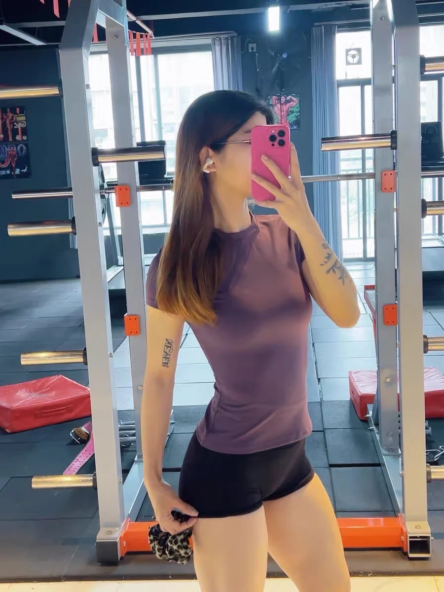 这套我健身房连穿三天了。。。。。