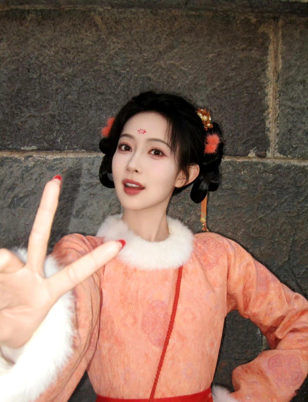#孟子义暮晚摇#mzy#孟子义尚公主#

躲起来的星星也在努力发光，再坚持一下下，一切美好事物都会慢慢奔向你而来。

​