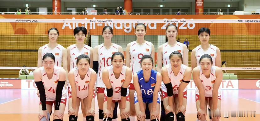 亚运女排，中国女排3-2泰国女排，晋级决赛，给球员打分

1、吴梦洁：9.5分
全场砍下29分，是球队逆转的最大功臣。决胜局她多次强攻一击致命，关键分把握能力极强，进攻端几乎无解。

2、王奥芊：8.5分
贡献17分，作为副攻展现了出色的网口牵制力。快攻和拦网均有亮眼发挥，决胜局的拦网直接扼杀了泰国