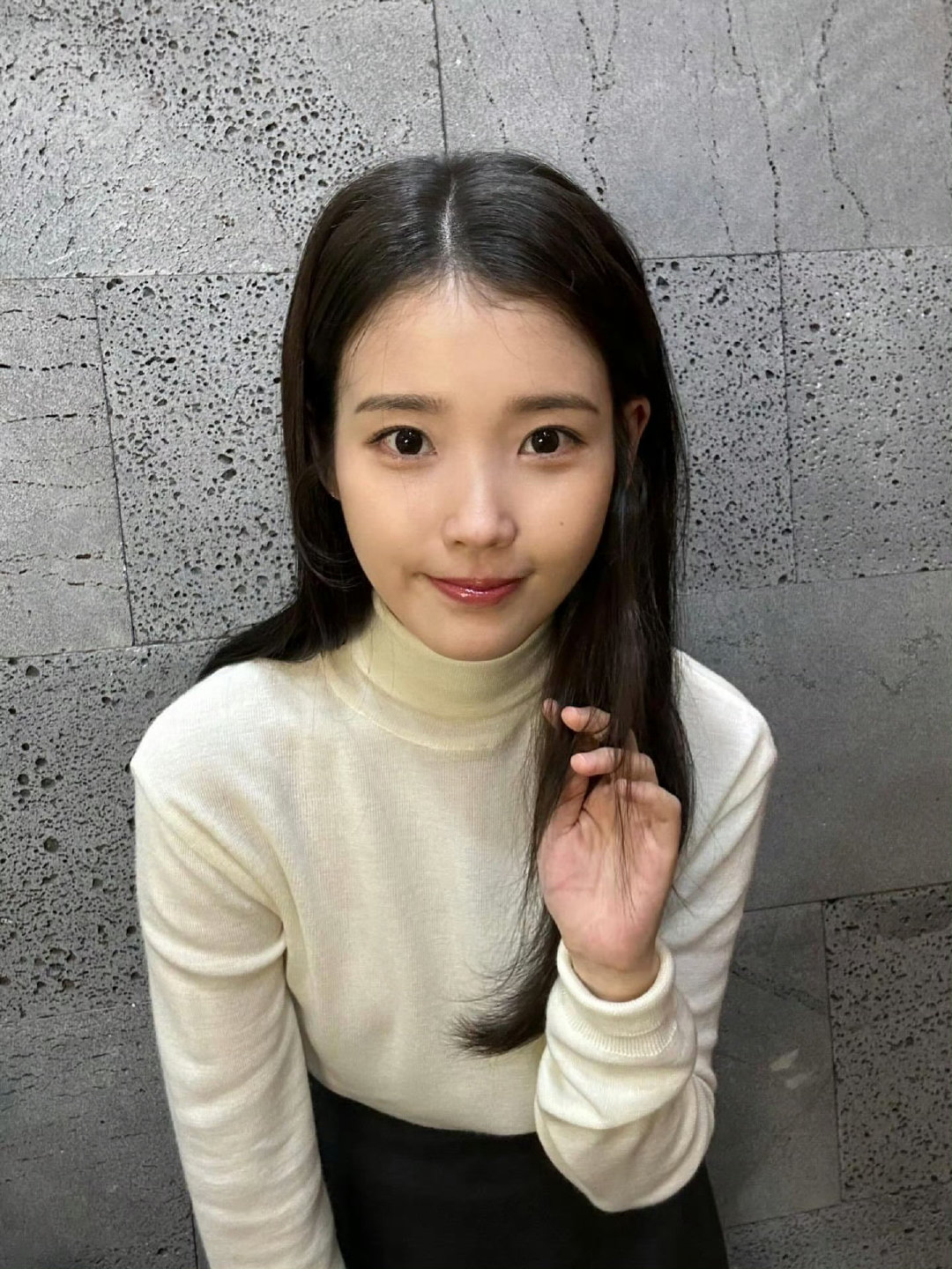 #IU[超话]#  从不心动，直到那天啊[期待]——〔至少有那天〕#iu中文歌# ​