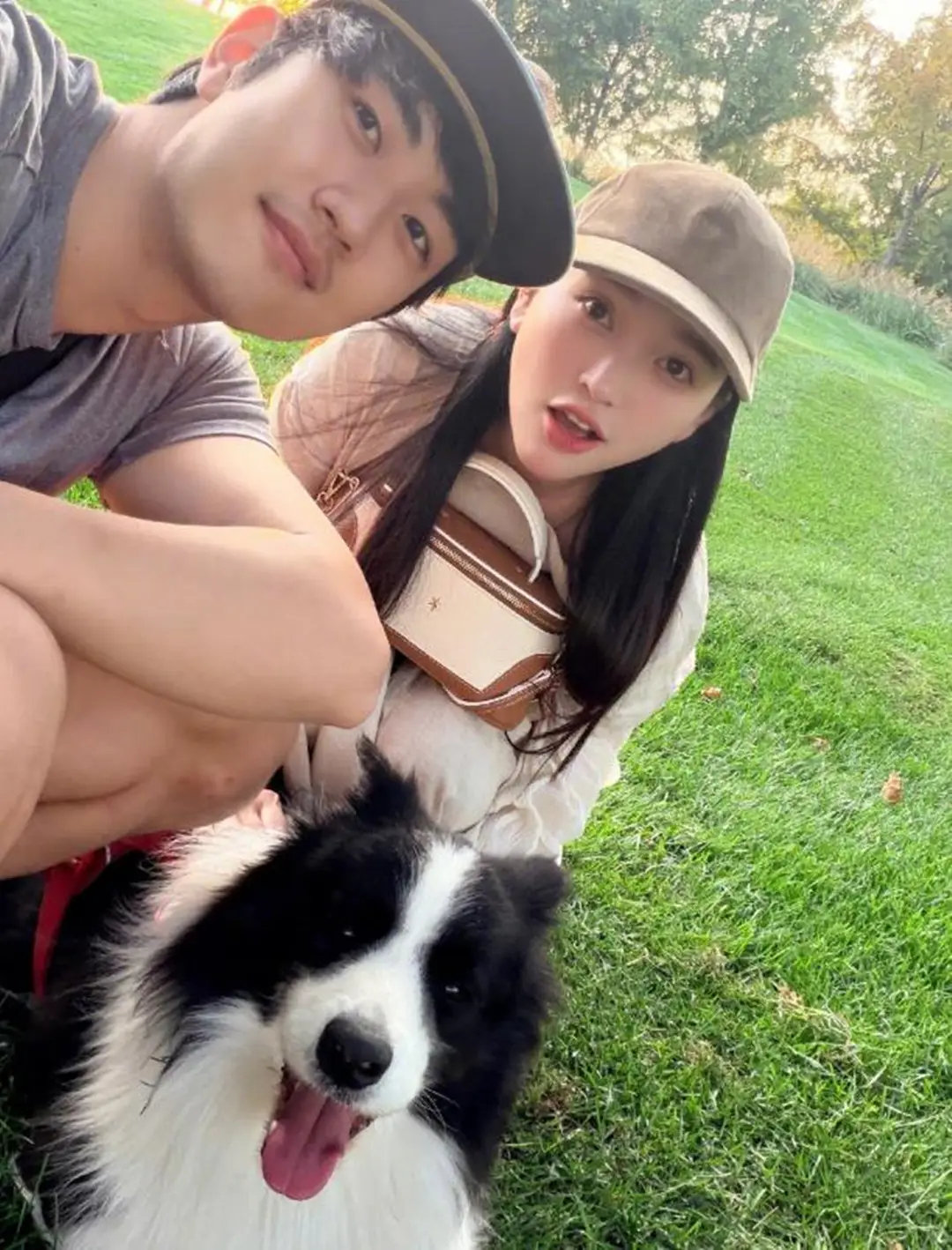 金莎幸福晒夫妻合照，全程用包遮挡腹部，文案被指在隐晦宣布怀孕 ​