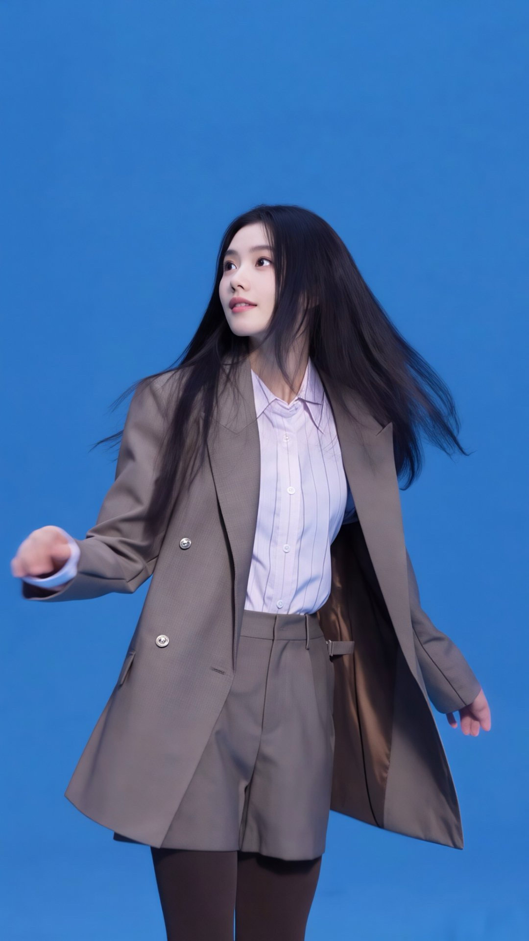 #刘浩存[超话]#  黑长直的神 ​