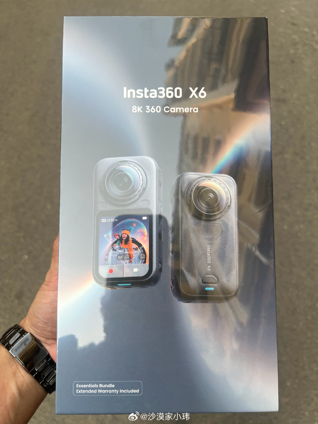 到手已拍，录像时机身还是与网传的X5一样挺热，导出视频挺慢，机身更热，但是画质没得说[嘻嘻]
#影石insta360##影石##影石insta360x6#  ​