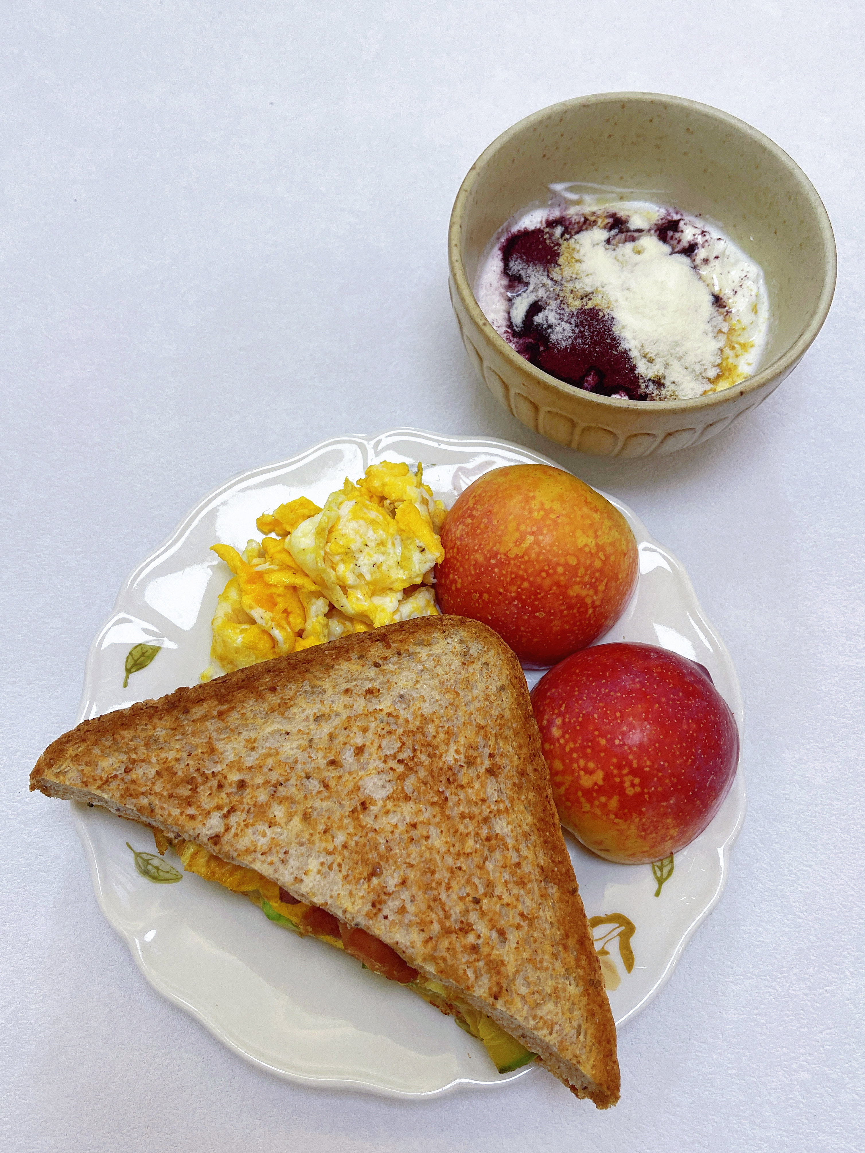 9+15饮食D1天📅0824周一(2026倒数130天)
今日份运动🏋️‍♀️➕健康干净适量饮食💯
紧致有线条感的身材你一定要得到💪
在低谷的日子里  给自己加油打气
规律运动 好好吃饭 早睡早起
无论年纪多少 尽力让自己的状态保持最佳
✨
⏰运动🏋️‍♀️背肩力量训练90min(消耗565)
⏰早餐🥣三明治 ​