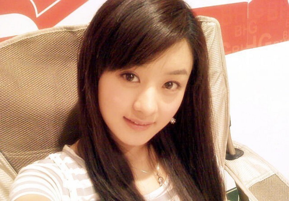 #赵丽颖[超话]# 

自拍的丽颖儿［对视[害羞]］ ​