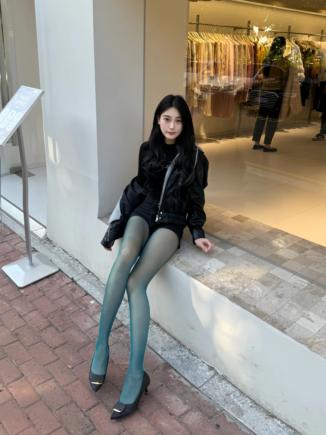 皮衣配绿丝