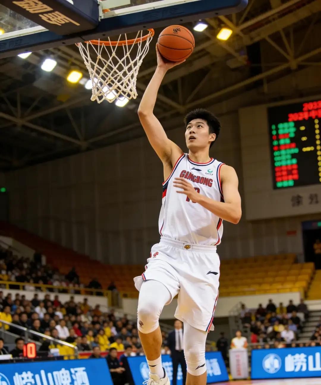 广东队伤病频发陷用兵困境，该不该给队中年轻小将更多机会 广东队这段时间...