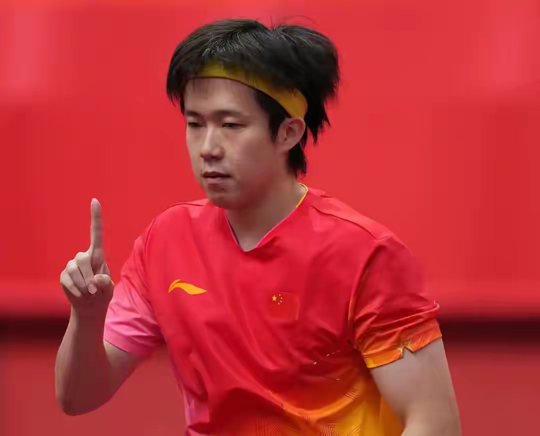 4-0大胜全是假象！国乒男单隐藏危机彻底暴露，比强敌出局更让人担心
这届亚运乒乓男单，全网都在狂欢。
韩国男单全军覆没，张禹珍早早淘汰，最大外战劲敌提前出局。
王楚钦 4-0 零封陌生强敌，稳稳挺进八强。
所有人都在说，国乒男单稳了，夺冠之路基本畅通无阻。
但拨开大胜的滤镜，看懂比赛细节的球迷，根本