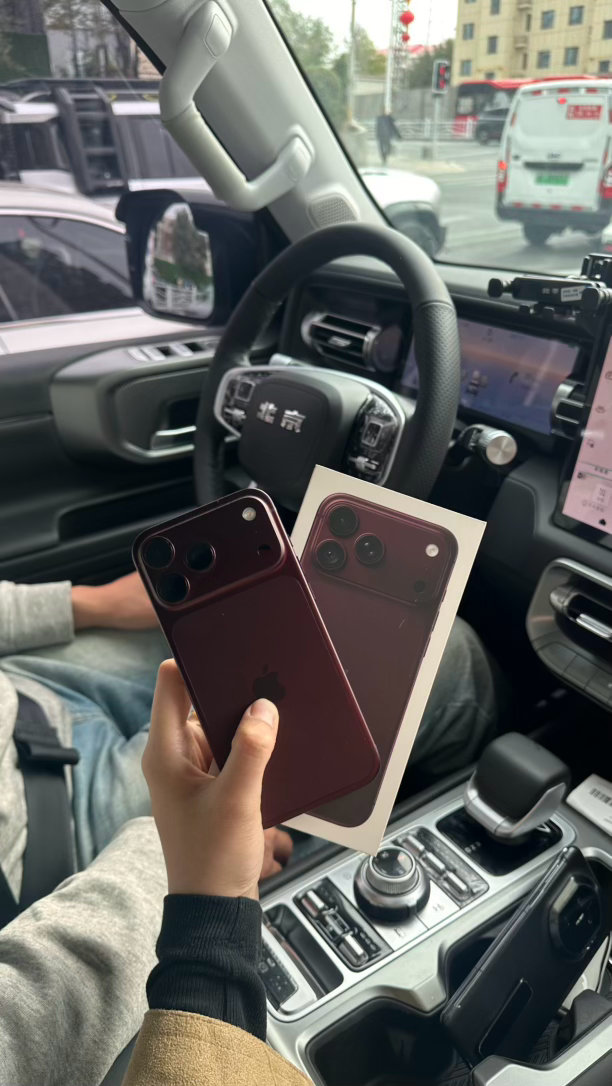 什么都是假的 只有男朋友送的iPhone 18Pro Max是真的[期待][期待][期待] ​