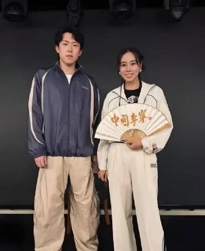 王楚钦这个人，什么都好，球打得好，人长得也帅，但有一个“缺点”，估计这辈子都改不了……
 
就是太有边界感了！王楚钦的边界感，不是刻意高冷，是刻在骨子里的习惯，他26岁，世界排名第一，拿遍世乒赛、世界杯冠军，长相干净利落，站在球台前自带气场，可只要涉及人和人之间的距离，他永远守着自己的底线，不越界，