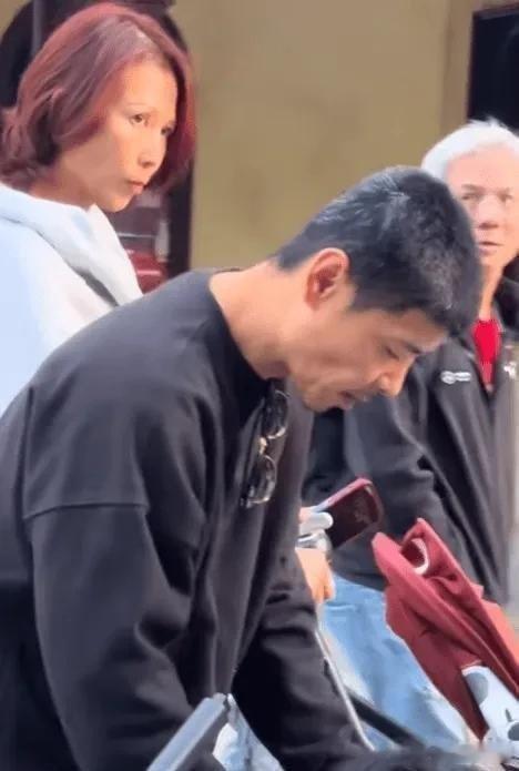 53岁蔡少芬瘦到双颊凹陷，张晋头发白了大半，网友：从鬼门关抢回人后，他俩咋就不装年轻了 ​