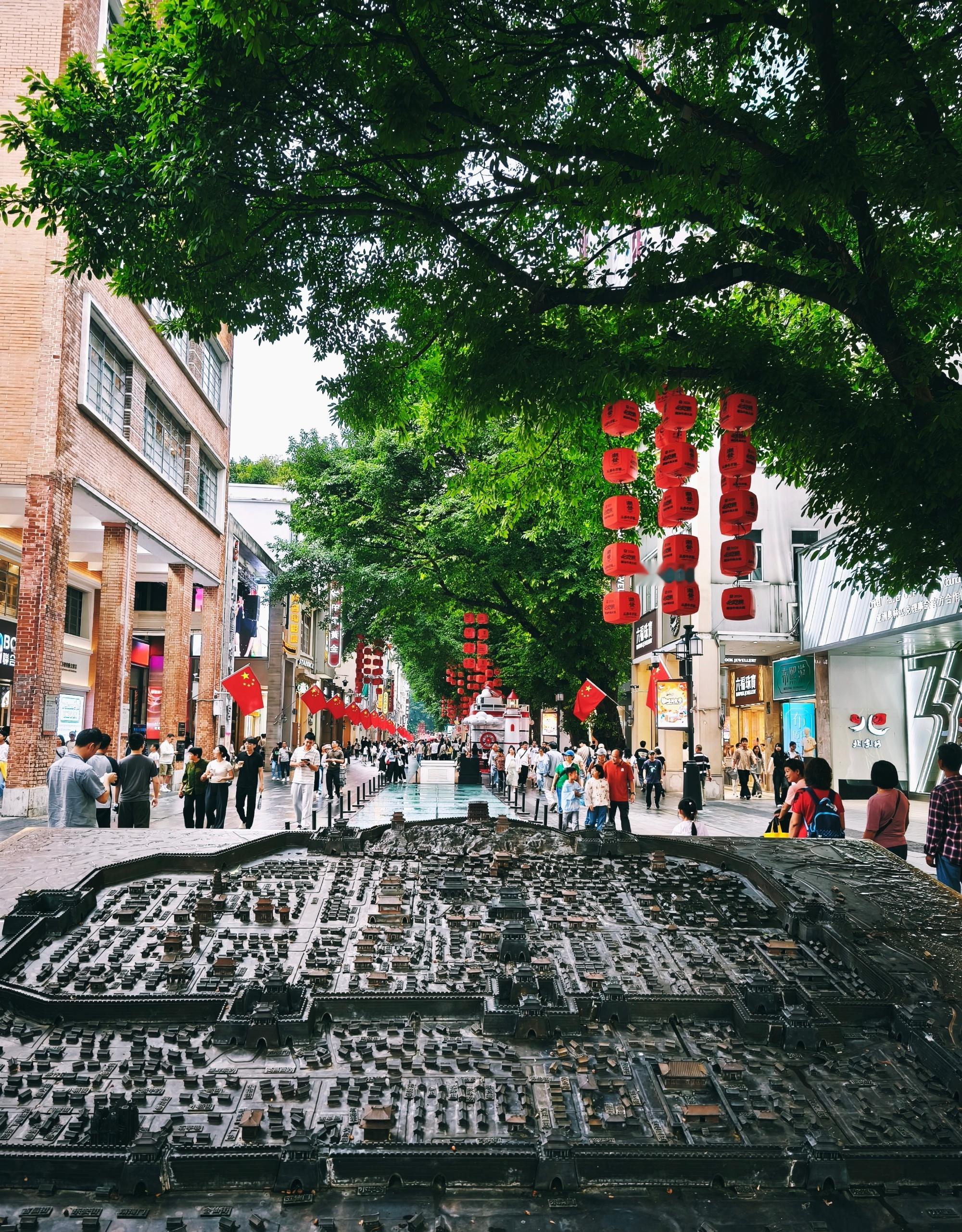 美味广府行②  一早去了陈家祠，甚至看了本广州小史，得知陈家祠为何也是...