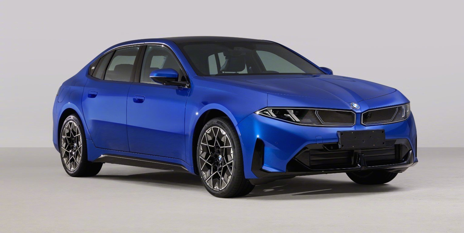 【华晨宝马新世代 i3 纯电轿车申报，计划今年 Q4 上市】宝马 i3 40L 定位纯电动轿车，长宽高为 4864/1865/1490mm，轴距达到 3005mm，整备质量 2074kg，总质量 2550kg，额定载客（含驾驶员）座位数为 5 人，最高车速 200km/h。 ​