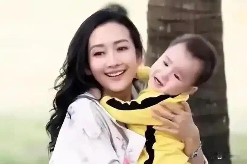 偷拍逼出来的官宣！王鸥去父留子，百字微博撕开内娱单亲妈妈无奈 ​