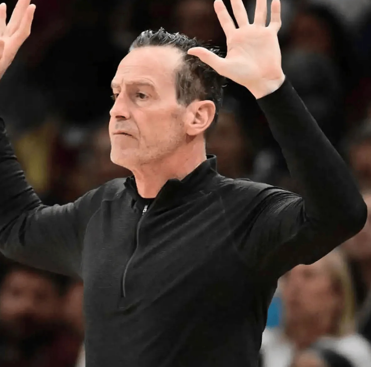 美记调侃：阿特金森末节不为所动，仿佛像免费看比赛的观众  NBA东部决...