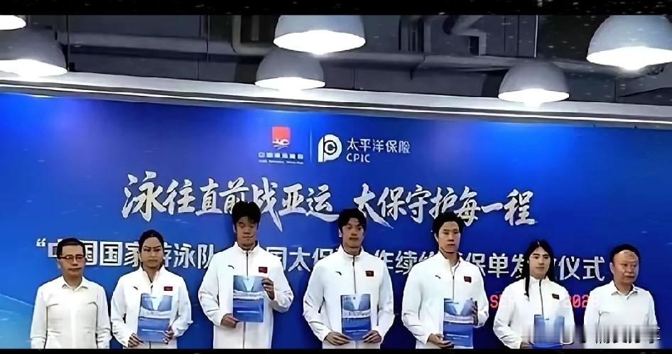 名古屋亚运会的火炬刚在爱知县点燃，1200多号人的中国代表团连赛场的大门还没摸着，先被一套“魔幻后勤”糊了一脸。
 
这届亚运会还没正式开幕，东道主的后勤安排，就已经在各个代表团之间引发不小的议论。我们要分清哪些是公开的安排，哪些只是大家的猜测。
 
第一，没有传统亚运村，是这届赛事最大的特点。
组
