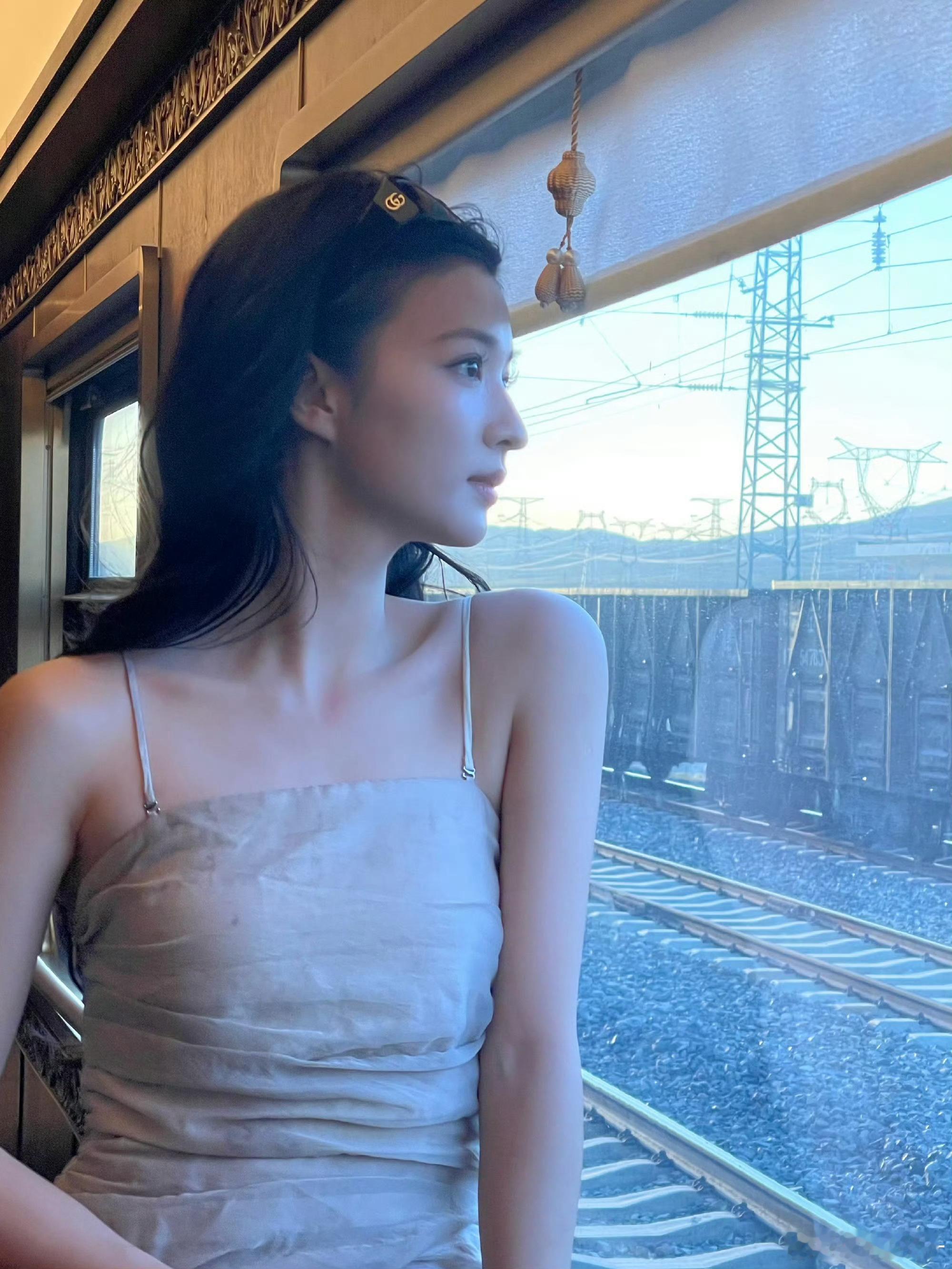 3498【同感】很喜欢看船儿的出游照呀🎵 
旅游博主一枚​