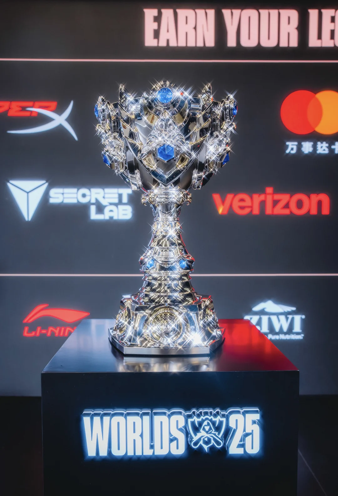 【高清】英雄联盟S15冠军奖杯+FMVP奖杯🏆