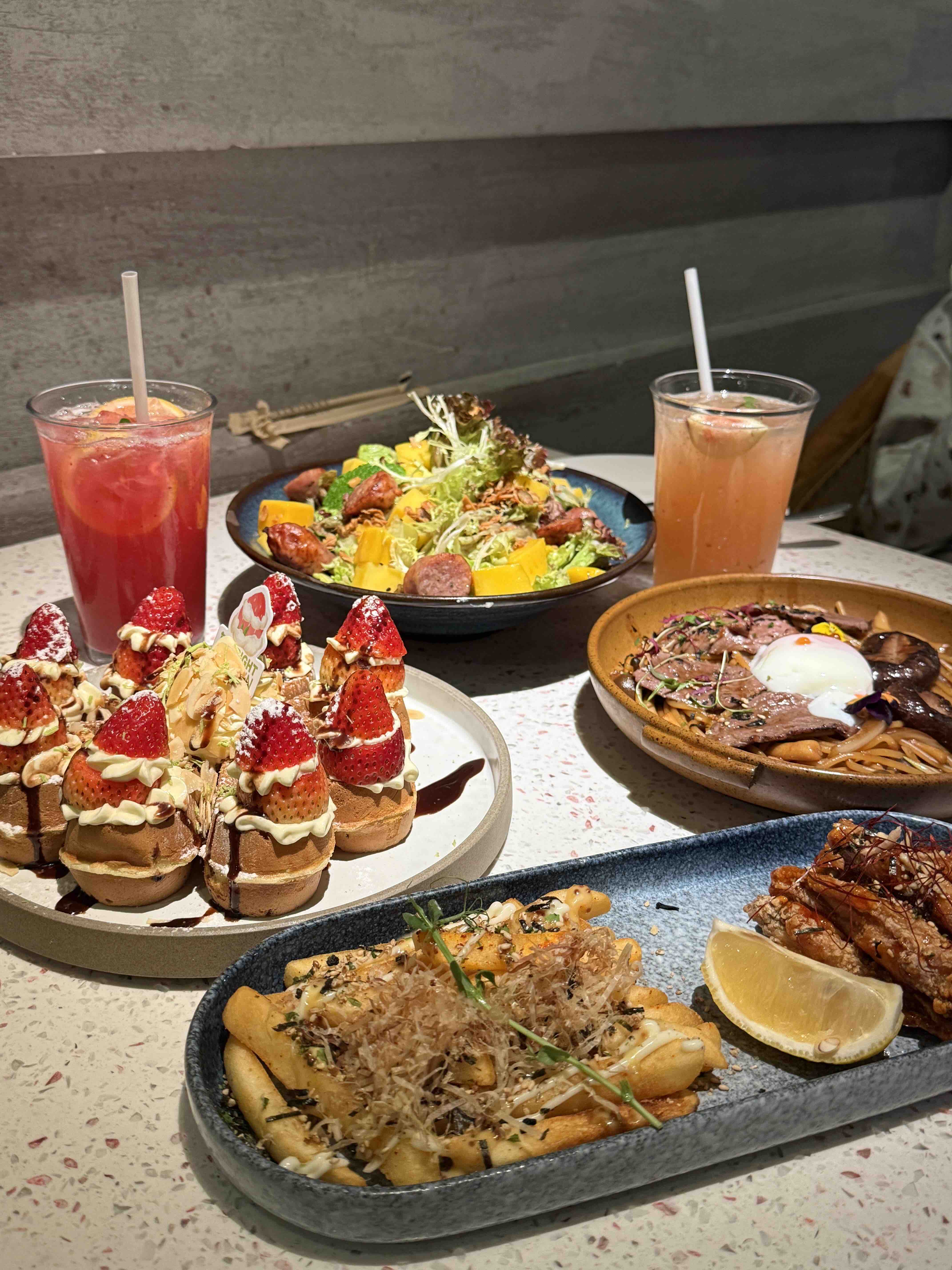 跟好朋友在正佳广场吃到的漂亮饭🥳 好看又好吃 没有什么烦恼是一顿美食...