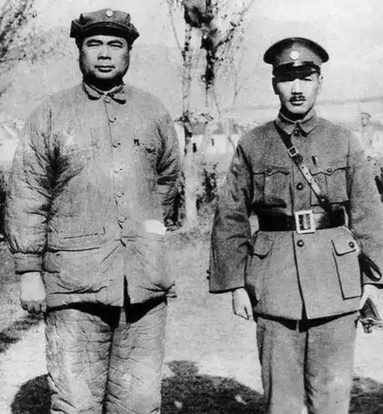 冯玉祥晚年在美国流亡时，有人问他：“您和蒋介石结拜过兄弟，您觉得他到底是个什么人
