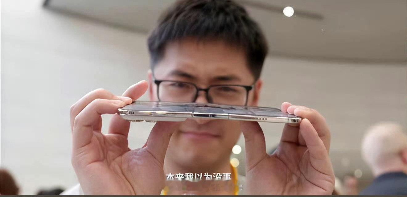 #影视飓风 iPhoneDuo#在小破站看完了这期评测，觉得说的很中肯。

中肯的一点，说了别的自媒体不敢说或者故意不说的“缺点”。👍🏻👍🏻

并且在小破站送了100台新iPhone18系列，太有实力了。 ​