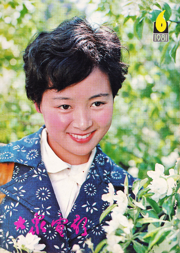 第38届“大众电影百花奖”，邀请了历届获奖演员欢聚北京，场面宏大，热闹非凡。由于种种原因，这些演员没有亲临现场。“第一个金鸡、百花双料影后”张瑜，“连续两年最佳女演员”宋佳，“质朴内敛”李秀明，“银幕第一军人”王心刚，“帅气儒雅”达式常，“影视奖项大满贯”李雪健，“悲剧影后”潘虹，“冰清玉洁”龚雪，“温婉大气”方舒……让人格外惦念。