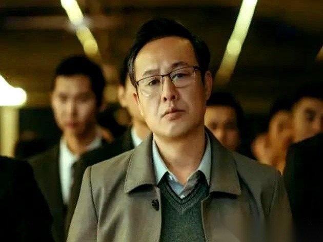 男人这辈子，说白了就惦记两种女人。 一种是脸蛋干净得像张白纸的少妇。 ...