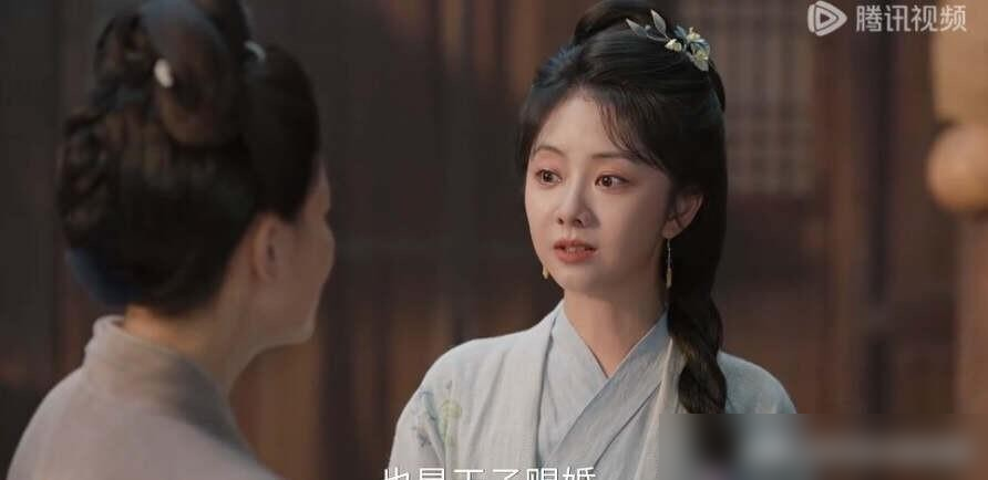 说句得罪人的话，谭松韵这姐们儿真是把许兰香演明白了。
你看新华社那个专访，她张嘴就是外表柔和、骨子里带韧劲，还提了句爱出者爱返。什么意思？许兰香压根不是小白花，是带着刀鞘的软刀子。
再看刘学义怎么说林锦岐，八个字，先有情后有义，知己战友。这话直接把韩秀才那点占有欲给衬没了。韩梁跟兰香聊三句话，句