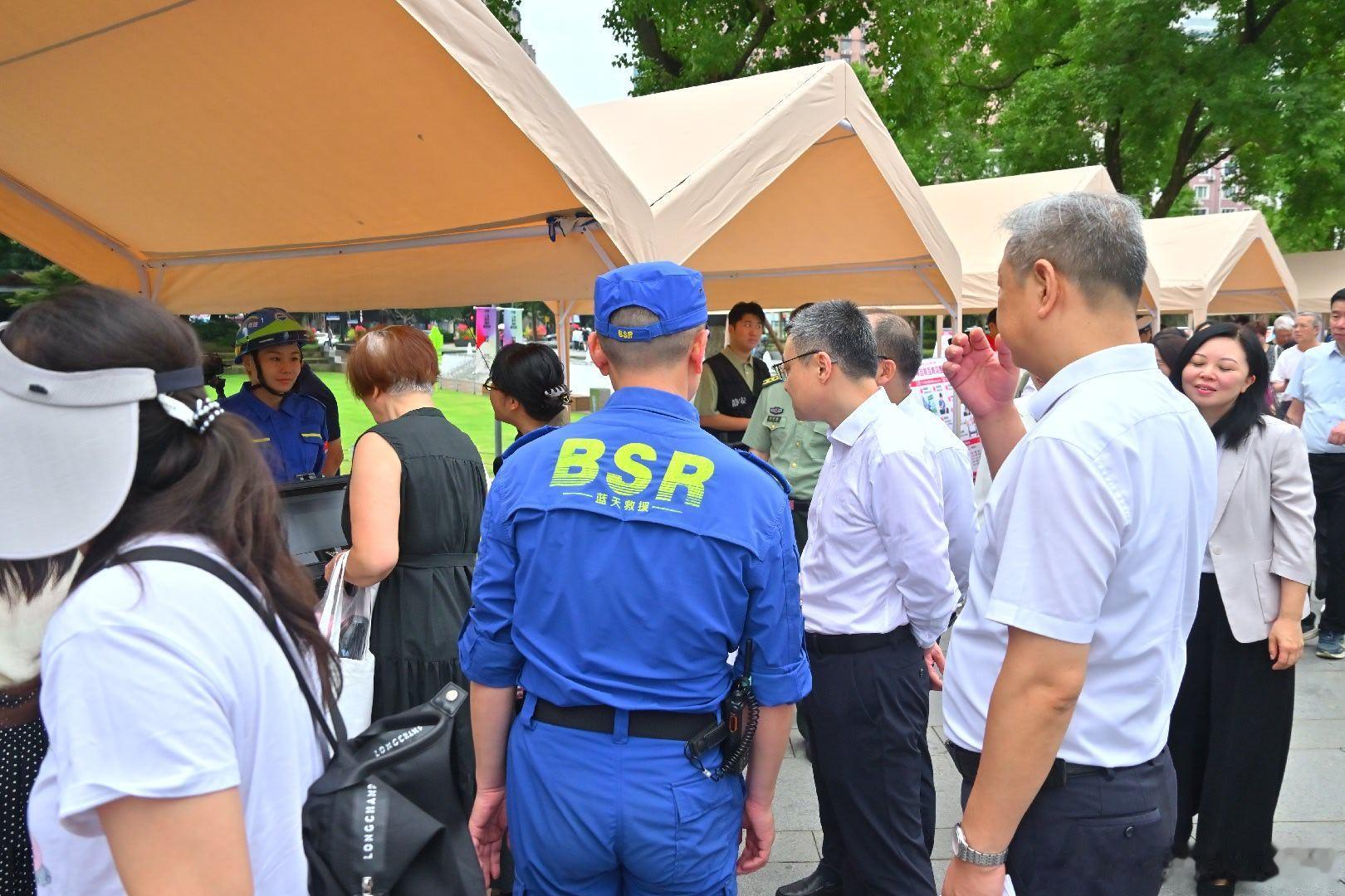 全民国防教育日，救援力量组
#救援队##女性力量##志愿者# ​