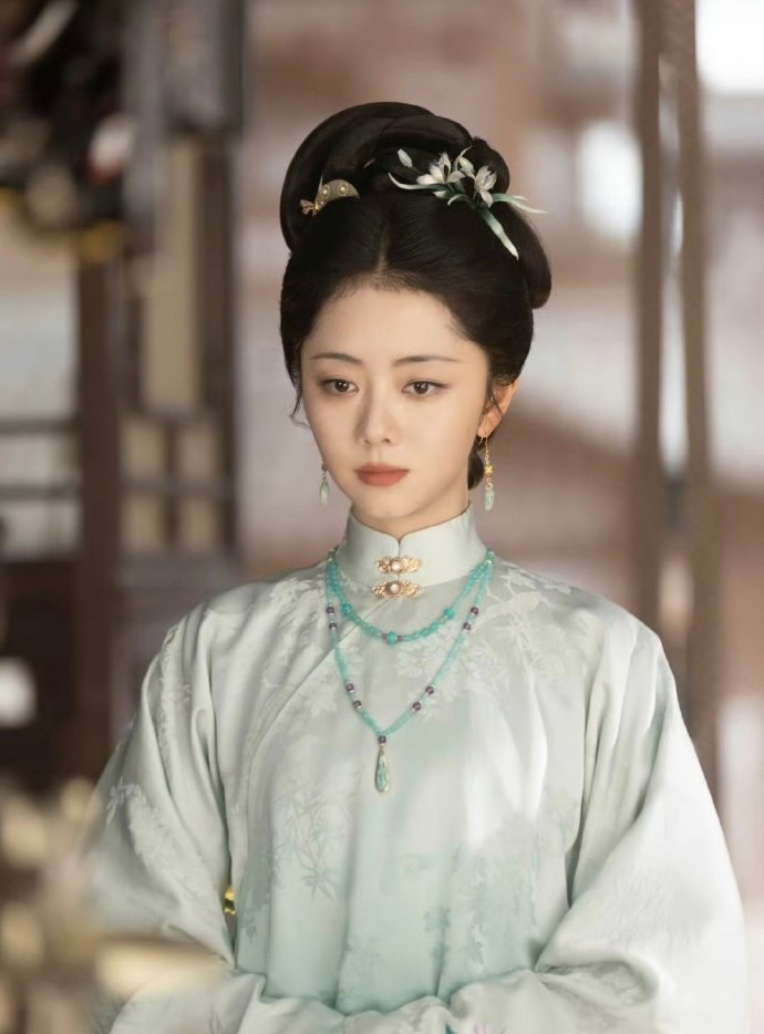 女主沈嘉兰、许兰香双重身份是贯穿全剧的重要伏笔，这类关键信息出错，很容易破坏观众追剧沉浸感。
 
观众并非苛责微