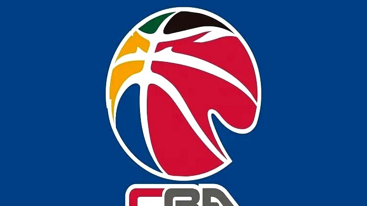 胡金秋和朱俊龙刚从国家队下来，腿里像灌了铅，连喘口气的功夫都没有，新赛季就砸脸上了。

布朗一走，广厦直接少了个硬解点。孙铭徽还在养伤，复出能有几成功力全靠猜。

看看现在的广厦，胡金秋和朱俊龙整个夏天都在死磕，汗水都没干透。这哥俩连轴转，体能红灯早就亮得刺眼。板凳席上坐着一堆年轻面孔，真到了刺刀见