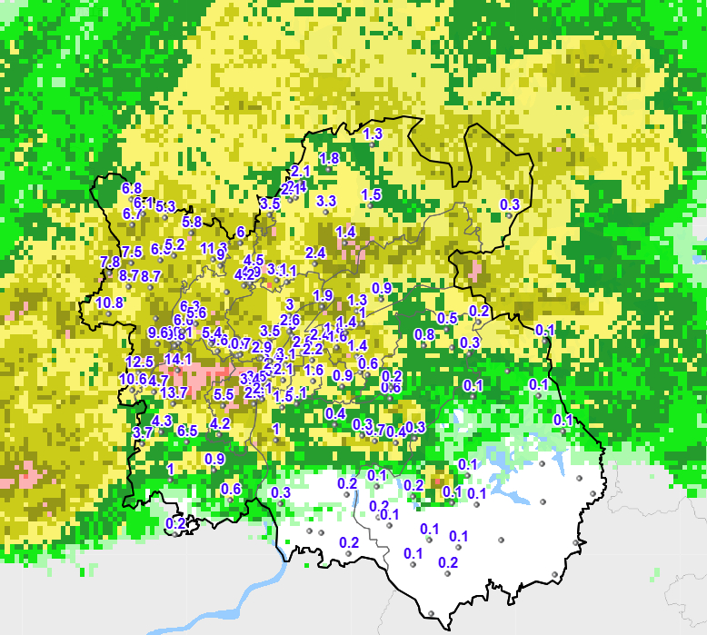 #气象and生活# 【雨天出行安全指南】 今天秋雨进行时，雨天出行这份安全指南请牢记！
走路出行

1.避开老旧墙体、广告牌、大树下方。

2.穿防滑鞋，走路多观察周围环境，缓步慢行。

驾车出行

1.减速慢行，拉大跟车距离，不要急刹车、猛打方向盘。

2.及时开启近光灯、示廓灯，别开远光灯，避免眩目。 ​