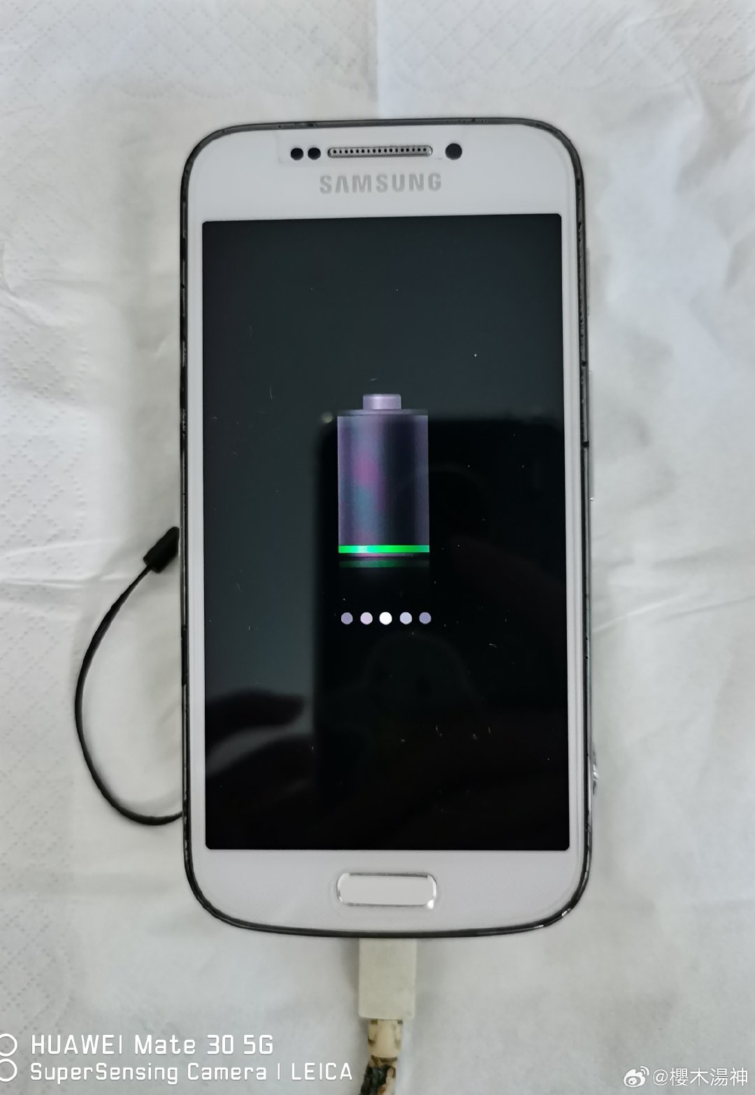 久違兩年後[打call]——
給📱收藏三星S4 Zome充🔋！
變焦方面📸比如今主力📱…
Mate30 5G仲清晰唔少🤗！ ​