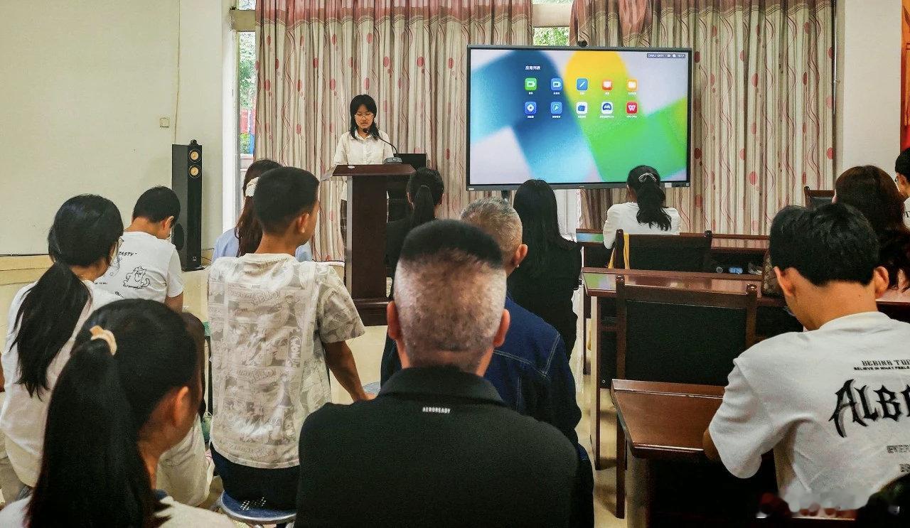 白马镇：强村公司结硕果 共富助学启新程
8月20日，在今年高考中取得优异成绩的120名白马镇学子喜获“家乡开学礼”，金额不等的奖学金，既是实实在在的物质奖励，也将赋能学子开启新学期、逐梦新征程。 ​