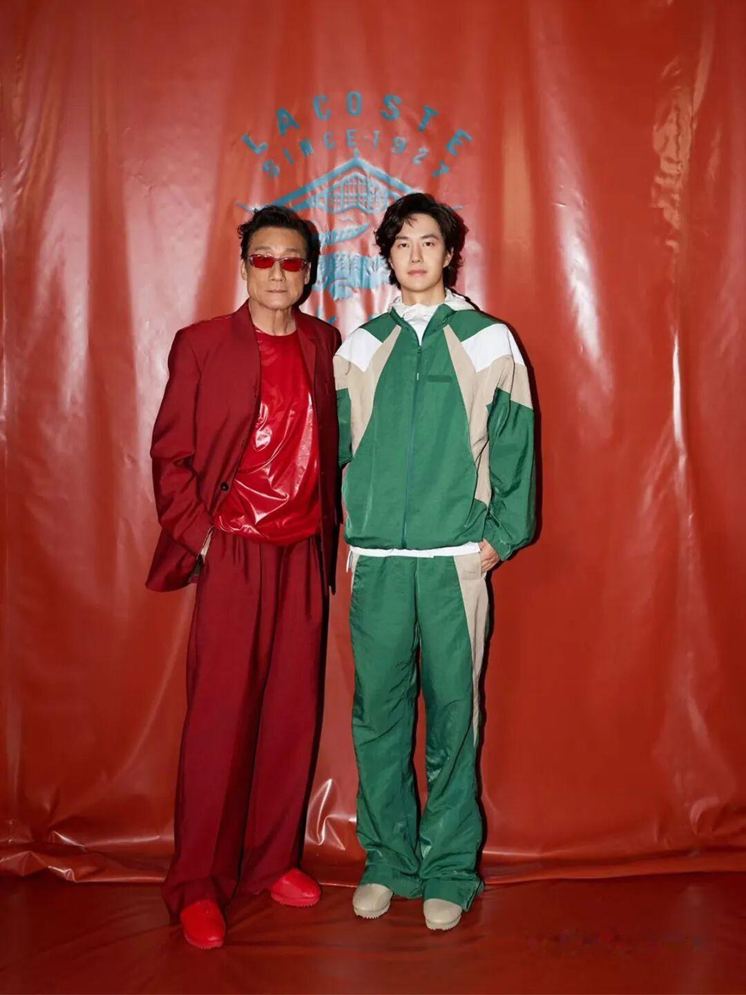 #LACOSTE2026秋冬上海时装秀# 

20261022
王一博LACOSTE大秀合照

一博与梁家辉和品牌创意总监合照~
cr：
#王一博梁家辉合照##王一博LACOSTE大秀造型# ​