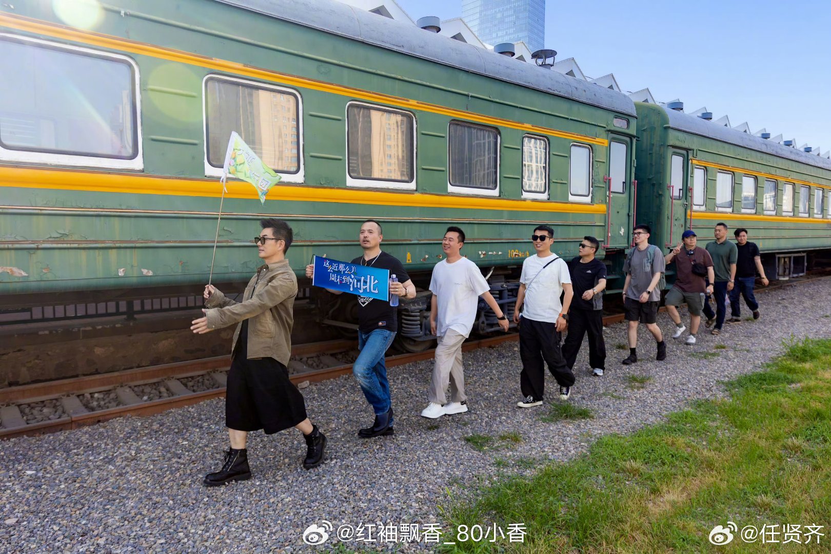 #任贤齐[超话]# 生活奇奇怪怪，我们要努力可可爱爱[yeah]
九月你好～
#齐迹在路上# ​