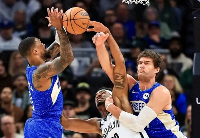 NBA新赛季还没开打，先给75个人办了“离职手续”。一夜之间，25支球队裁掉75名球员。

名单里不光有拿着训练营合同的边缘人。

还有前首轮9号秀索汉、掘金冠军轮换布鲁斯·布朗。

以及小肯扬·马丁、詹姆斯·约翰逊、海史密斯这些熟悉面孔。

颇为可惜的是，他们在竞技场上的发挥未必就十分糟糕。

季