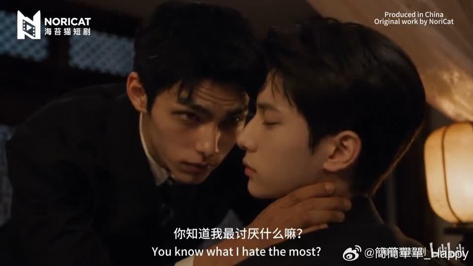 《My Dearest》BL 无限流，微恐悬疑，全员恶人

18集李宪这环境到底能不能离开？看着真揪心[流鼻血][流鼻血][流鼻血]

不过这幻境的画面做的不是太好，崔旭好帅！

#ai漫剧##漫剧##MyDearest ##BG[超话]##BL# ​