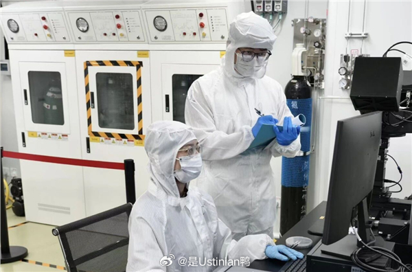 我国首次发布硅-28硅烷特气与外延片成果，补齐硅基量子芯片上游材料短板[并不简单]

成果发布概况

• 10月22日消息，在近日举行的第二届量子科技前沿论坛上，硅及先进半导体材料全国重点实验室、浙江大学杭州国际科创中心量子信息硅团队，国内首次发布了硅-28硅烷特气与外延片两项成果，为硅基量子芯 ​