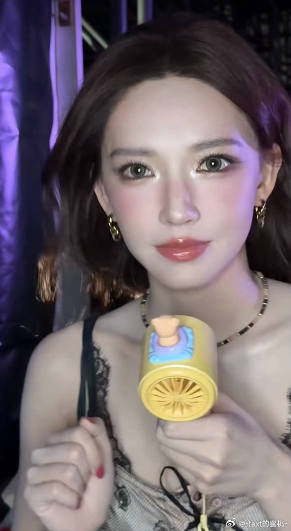 #程潇[超话]##程潇 不要暧昧只要出片#
成功出片 （在已上线视频中显示截图） ​
